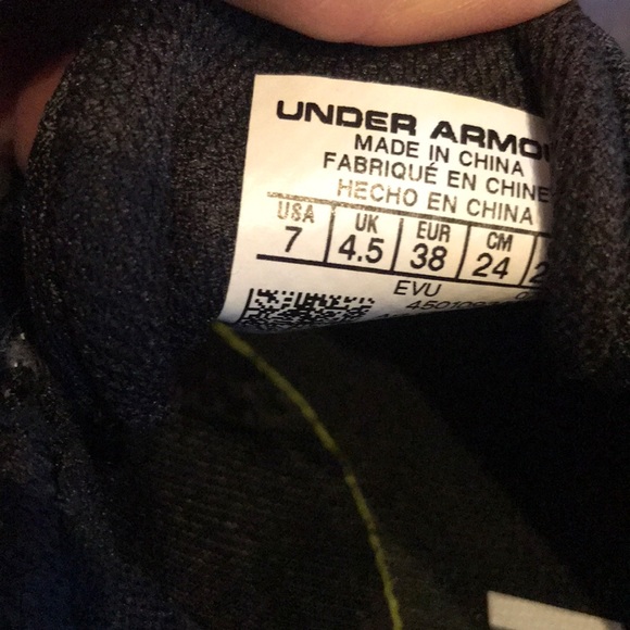 Under Armour Racing Cleats - Picture 4 of 6